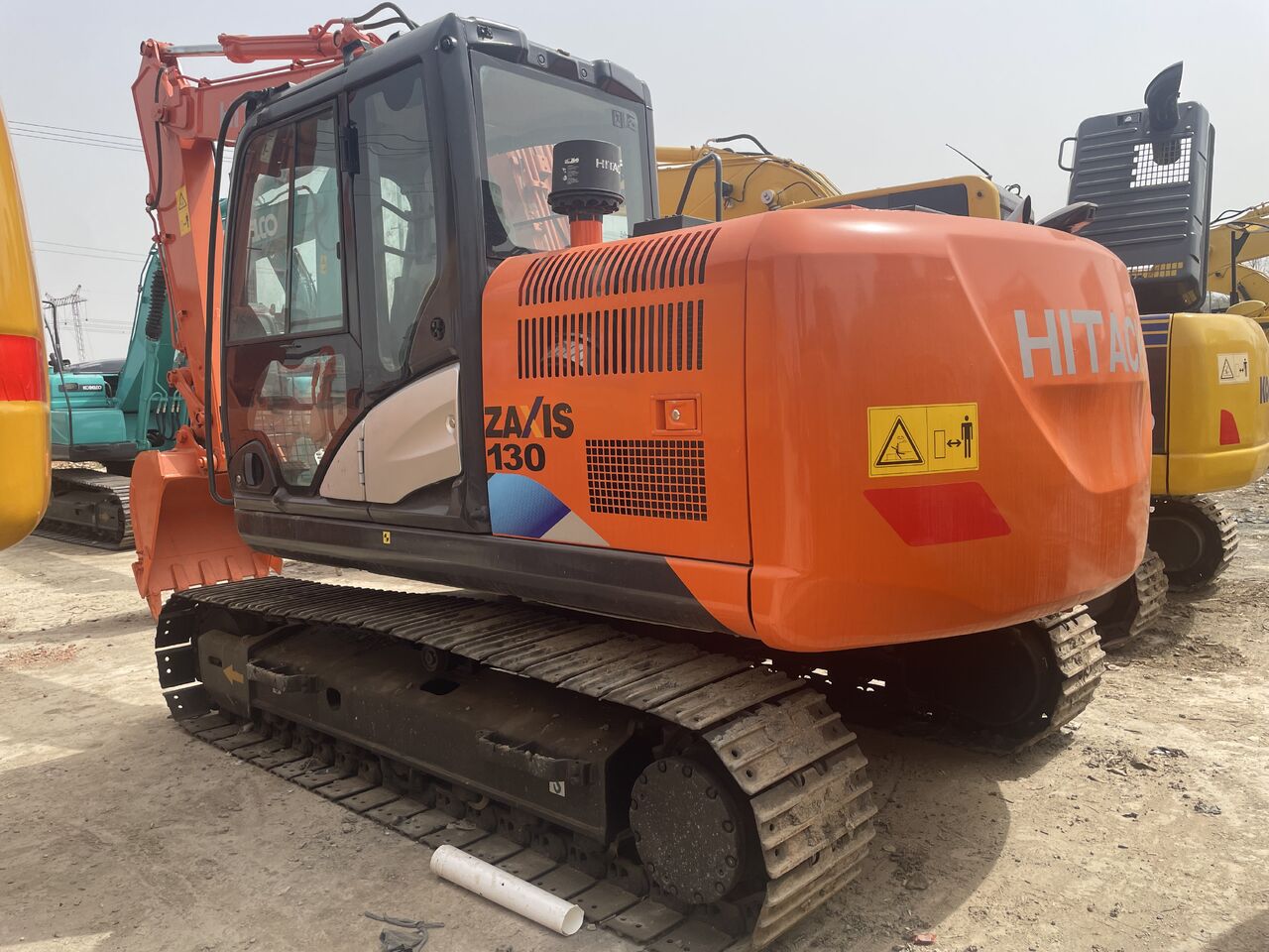 HITACHI ZX130 - Гусеничный экскаватор: фото 2 HITACHI ZX130 - Гусеничный экскаватор: фото 2