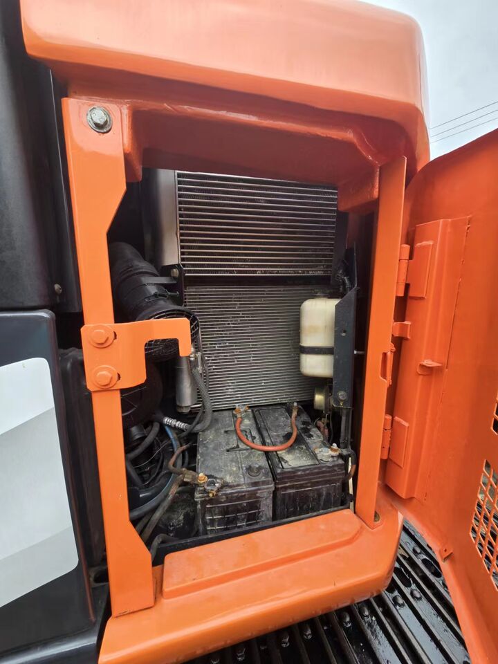 HITACHI ZX135 - Гусеничный экскаватор: фото 4 HITACHI ZX135 - Гусеничный экскаватор: фото 4