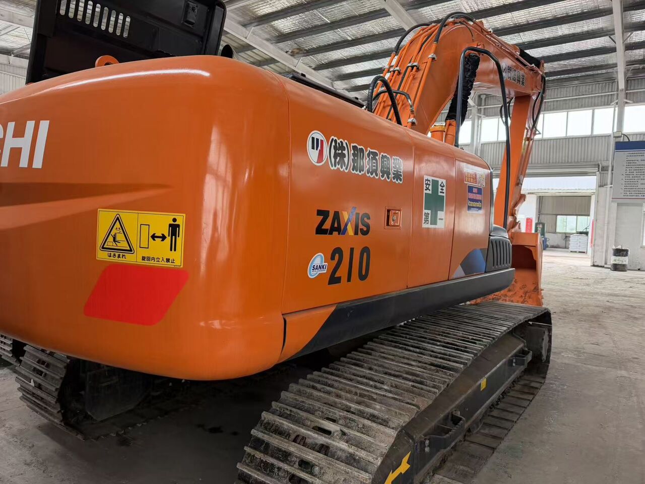 HITACHI ZX210 - Гусеничный экскаватор: фото 3 HITACHI ZX210 - Гусеничный экскаватор: фото 3