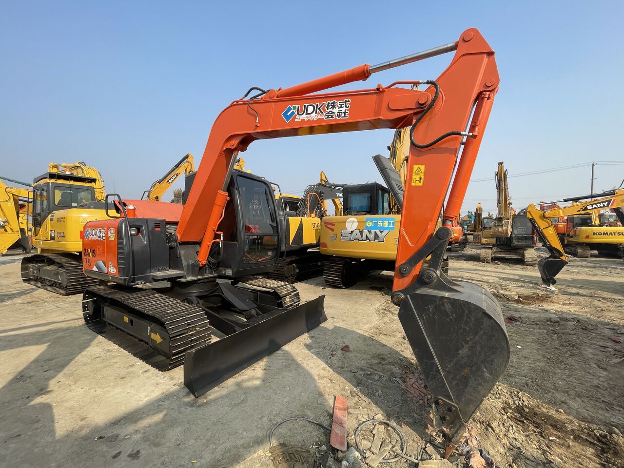 HITACHI ZX75 - Гусеничный экскаватор: фото 1 HITACHI ZX75 - Гусеничный экскаватор: фото 1