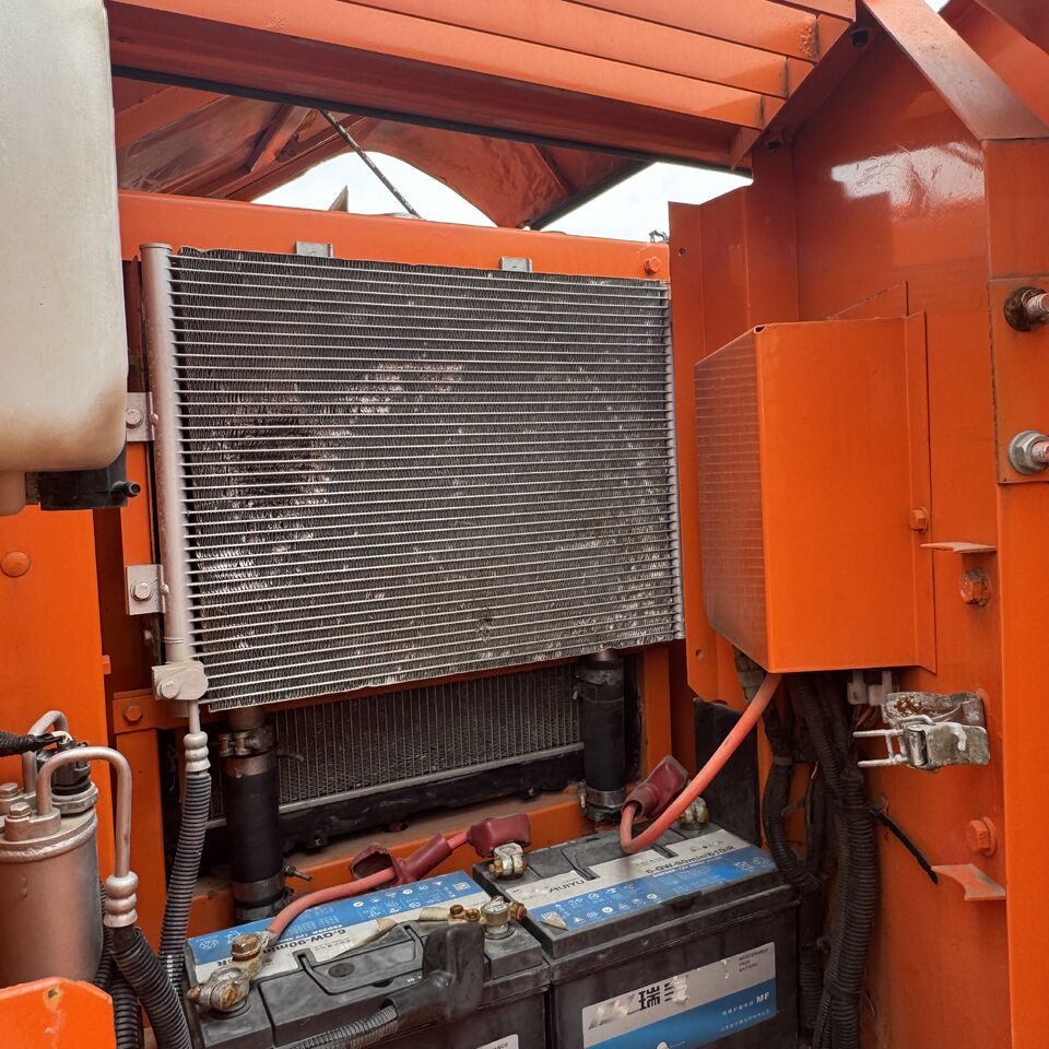 HITACHI ZX80 - Гусеничный экскаватор: фото 3 HITACHI ZX80 - Гусеничный экскаватор: фото 3