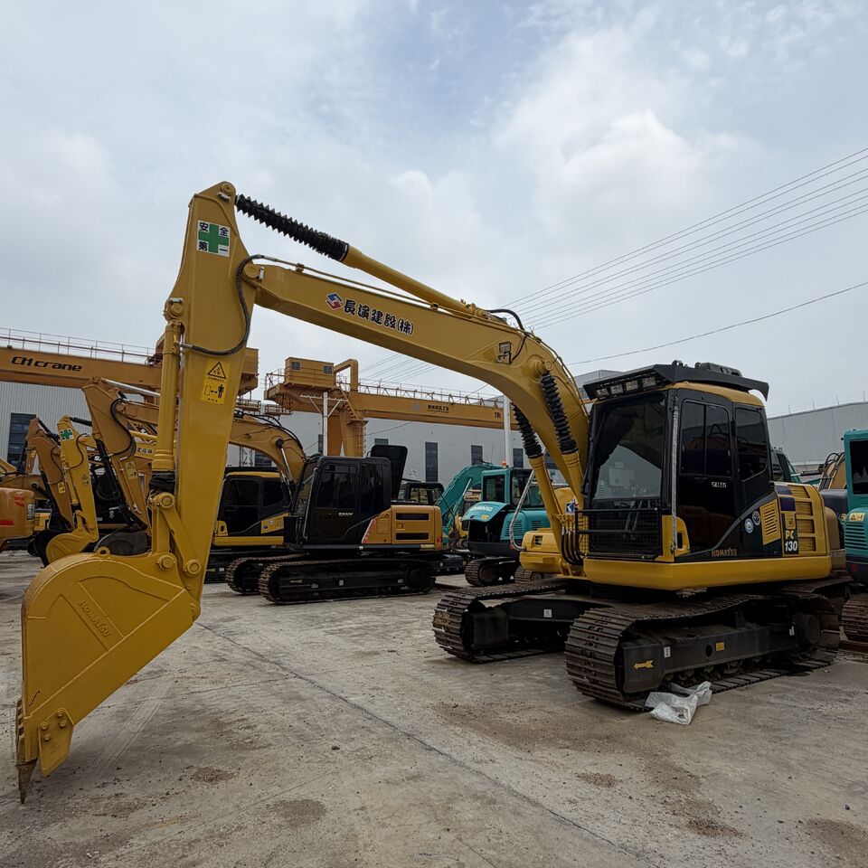 KOMATSU PC130 - Гусеничный экскаватор: фото 2 KOMATSU PC130 - Гусеничный экскаватор: фото 2