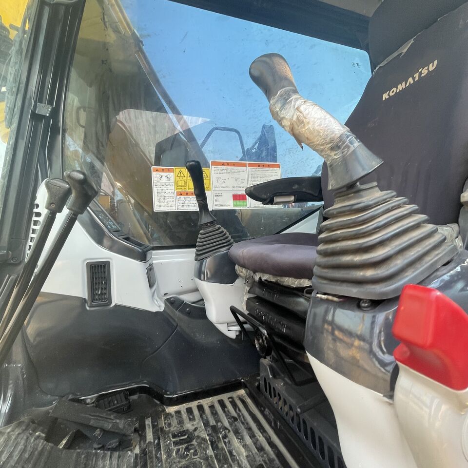 KOMATSU PC130 - Гусеничный экскаватор: фото 5 KOMATSU PC130 - Гусеничный экскаватор: фото 5