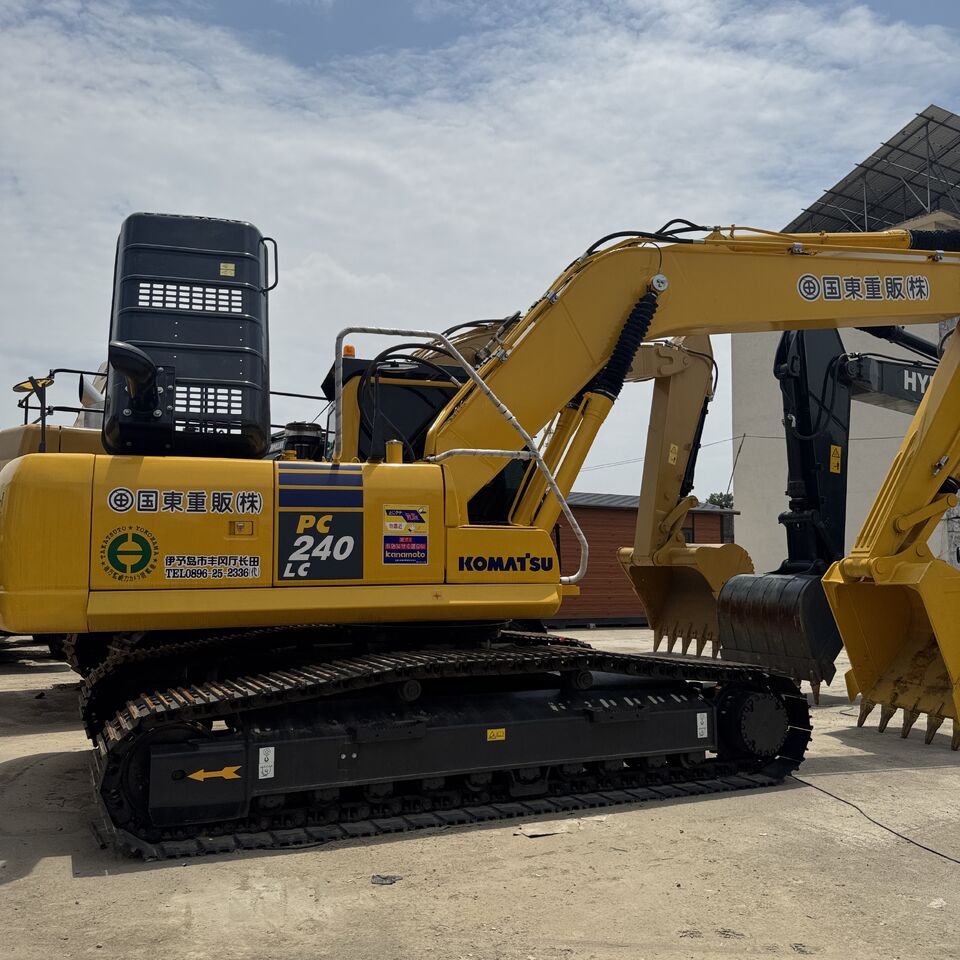 KOMATSU PC200-8 - Гусеничный экскаватор: фото 2 KOMATSU PC200-8 - Гусеничный экскаватор: фото 2