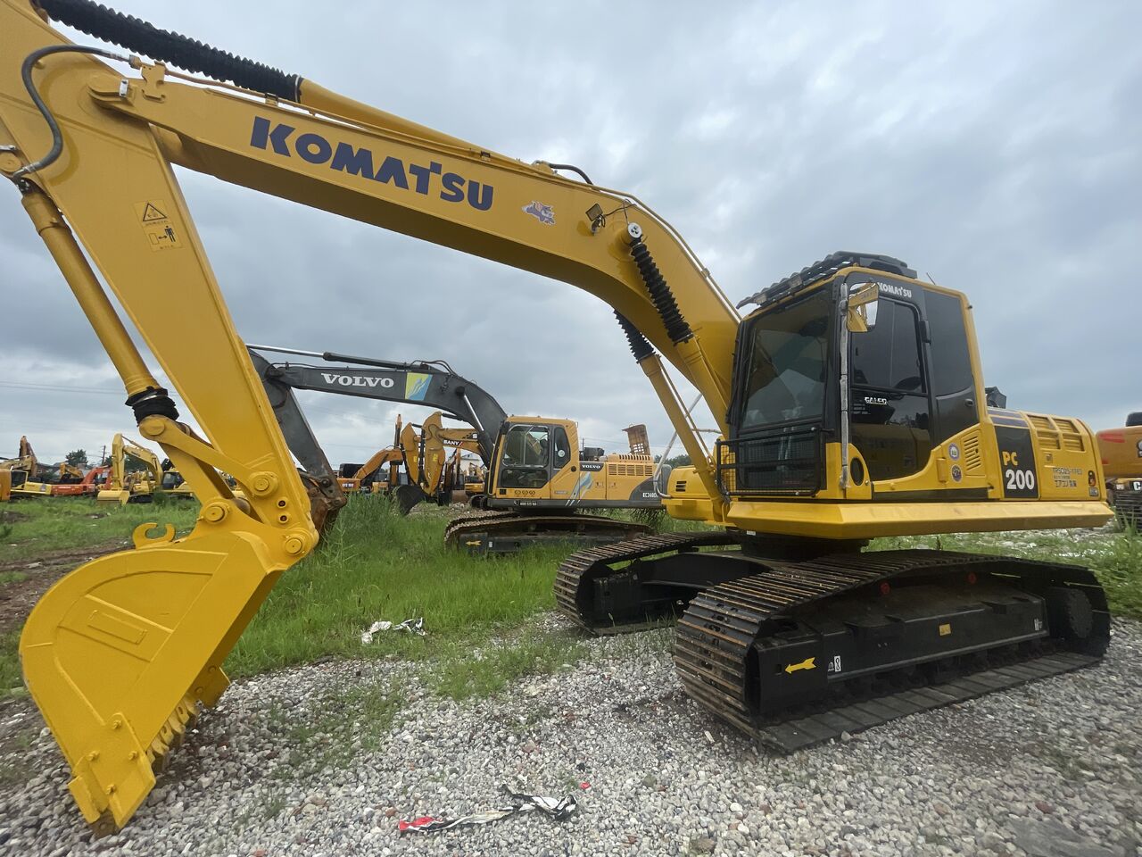 KOMATSU PC200 - Гусеничный экскаватор: фото 1 KOMATSU PC200 - Гусеничный экскаватор: фото 1