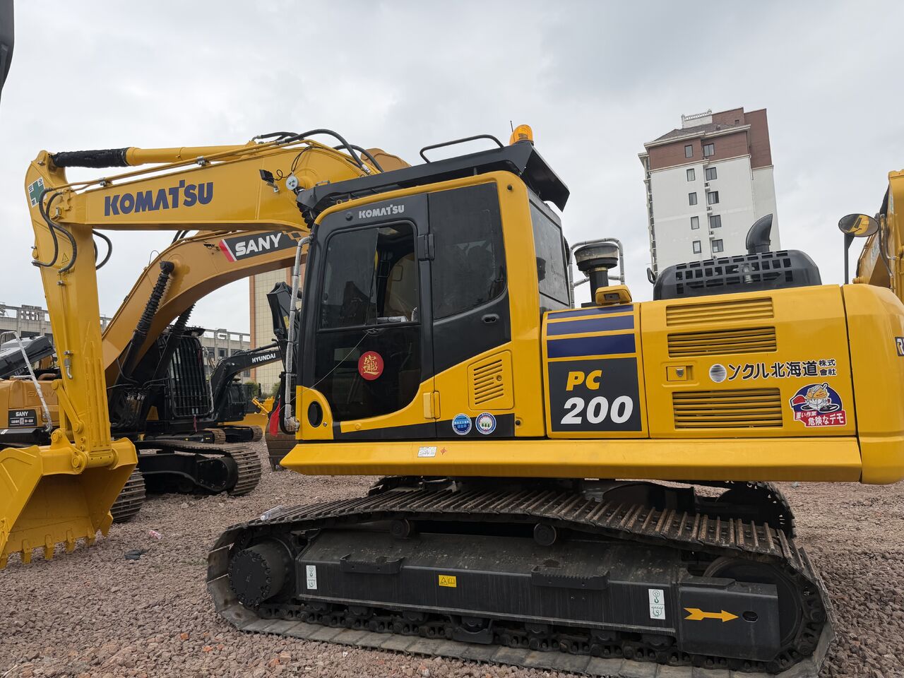 KOMATSU PC200 - Гусеничный экскаватор: фото 1 KOMATSU PC200 - Гусеничный экскаватор: фото 1