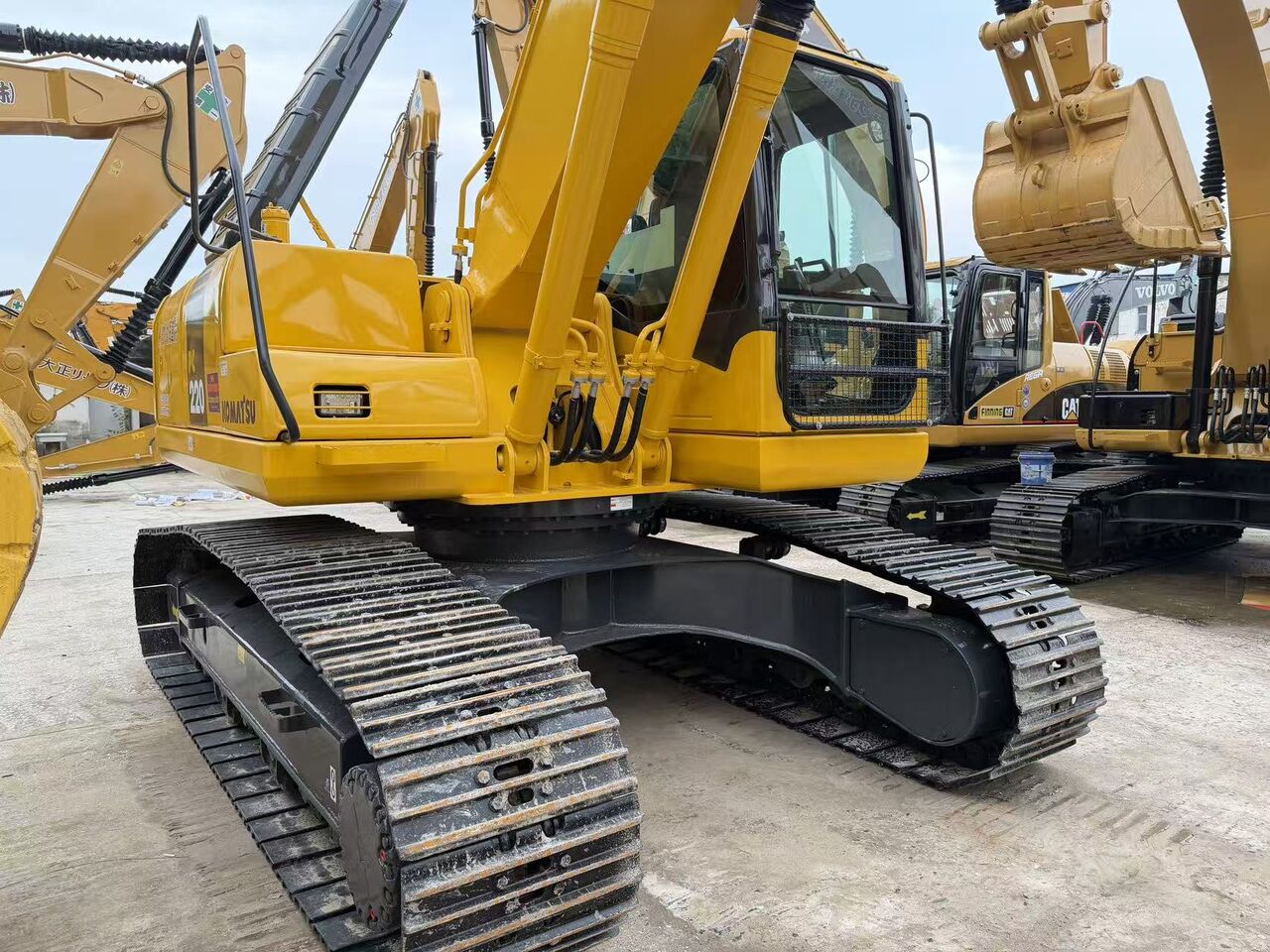 KOMATSU PC200 - Гусеничный экскаватор: фото 3 KOMATSU PC200 - Гусеничный экскаватор: фото 3