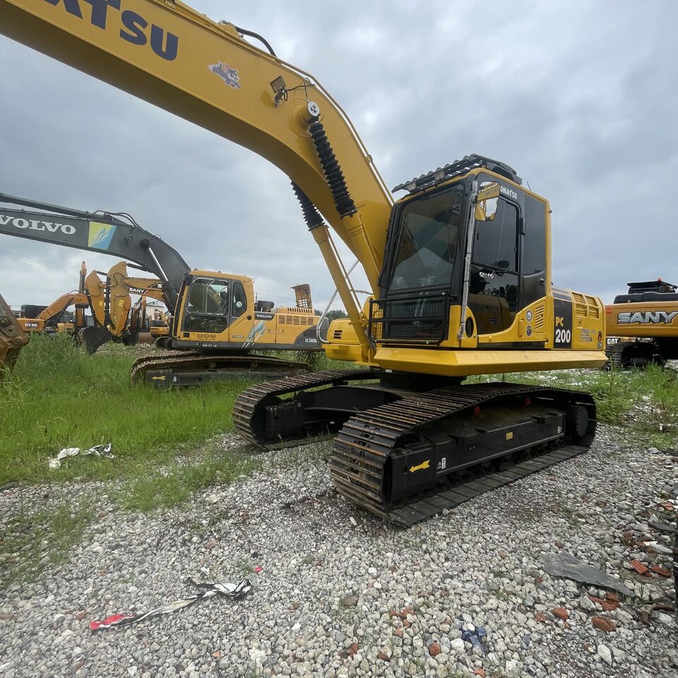 KOMATSU PC200 - Гусеничный экскаватор: фото 2 KOMATSU PC200 - Гусеничный экскаватор: фото 2