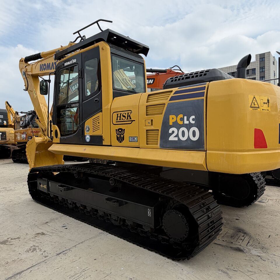 KOMATSU PC200 - Гусеничный экскаватор: фото 1 KOMATSU PC200 - Гусеничный экскаватор: фото 1