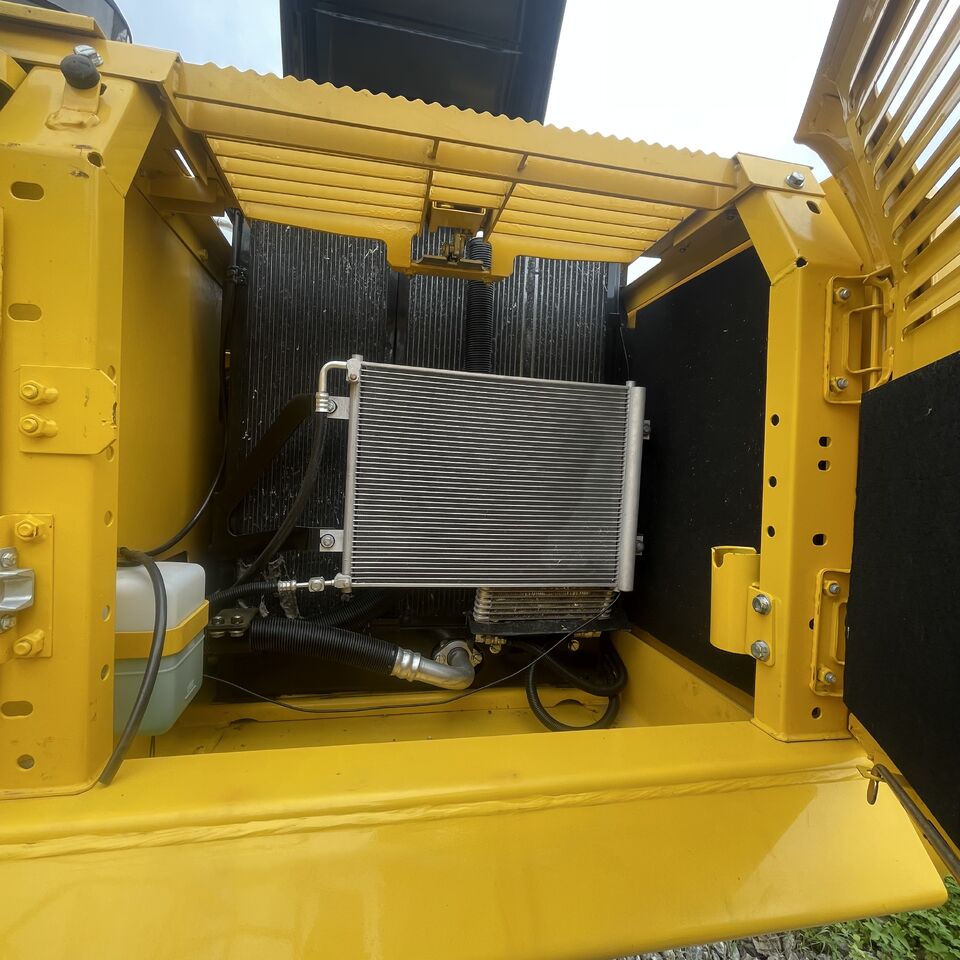 KOMATSU PC200 - Гусеничный экскаватор: фото 4 KOMATSU PC200 - Гусеничный экскаватор: фото 4