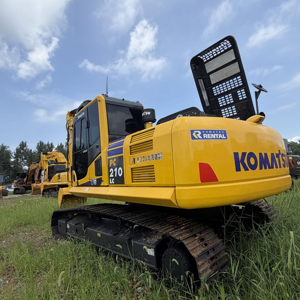 KOMATSU PC210 - Гусеничный экскаватор: фото 3 KOMATSU PC210 - Гусеничный экскаватор: фото 3