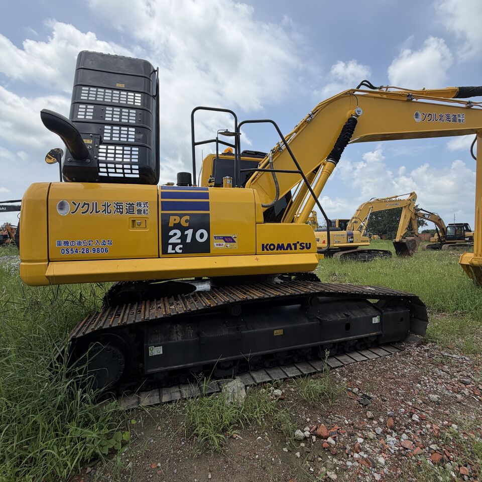 KOMATSU PC210 - Гусеничный экскаватор: фото 2 KOMATSU PC210 - Гусеничный экскаватор: фото 2