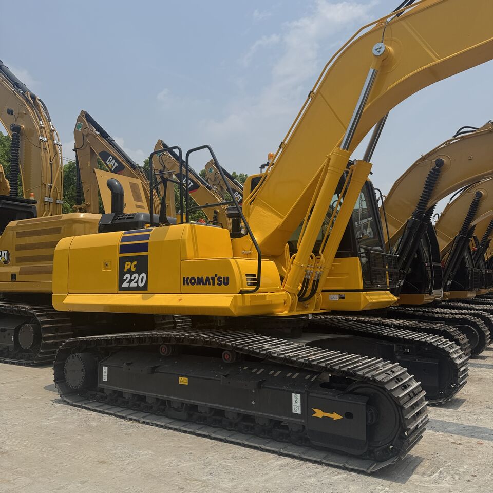 KOMATSU PC220-8 - Гусеничный экскаватор: фото 3 KOMATSU PC220-8 - Гусеничный экскаватор: фото 3