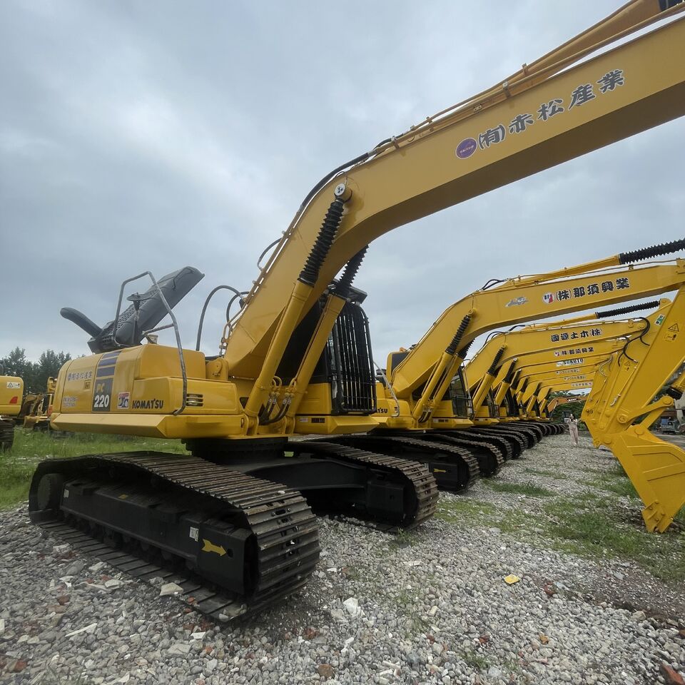 KOMATSU PC220-8 - Гусеничный экскаватор: фото 1 KOMATSU PC220-8 - Гусеничный экскаватор: фото 1