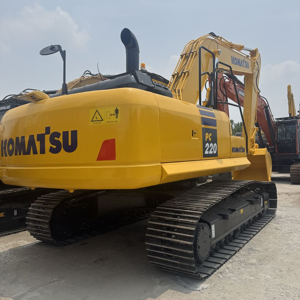 KOMATSU PC220-8 - Гусеничный экскаватор: фото 1 KOMATSU PC220-8 - Гусеничный экскаватор: фото 1