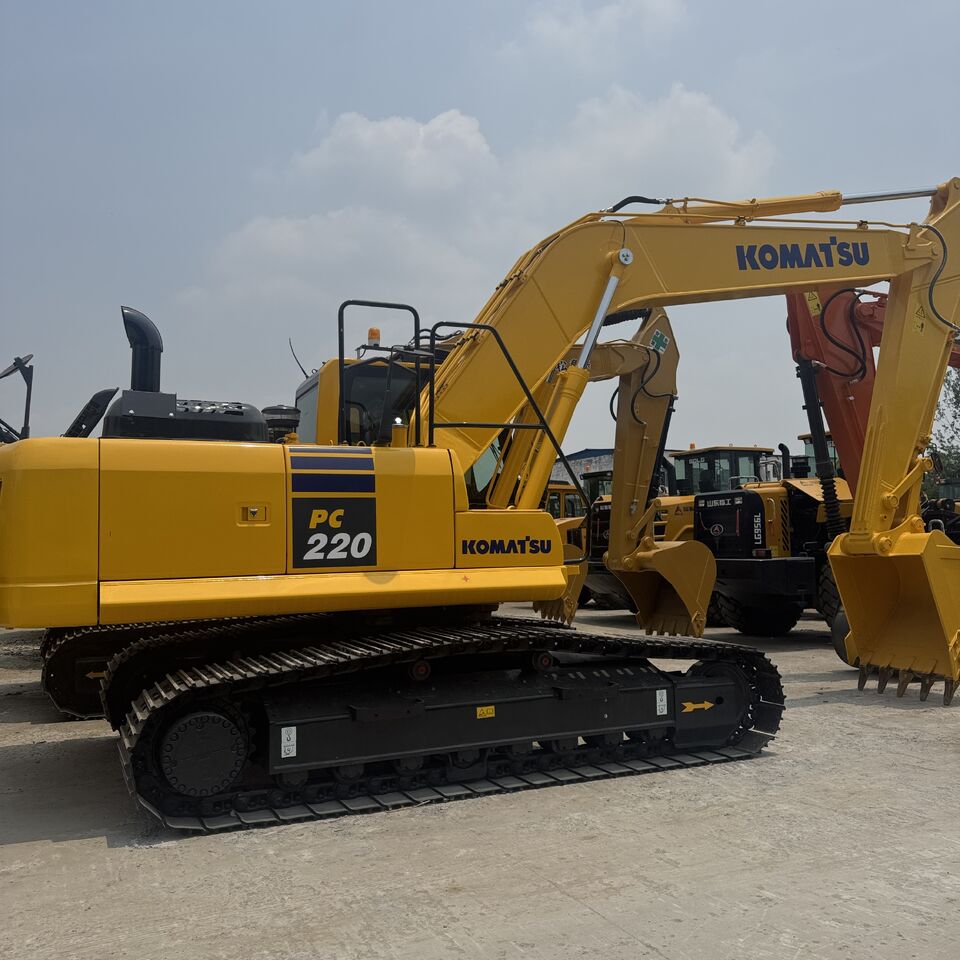 KOMATSU PC220-8 - Гусеничный экскаватор: фото 2 KOMATSU PC220-8 - Гусеничный экскаватор: фото 2