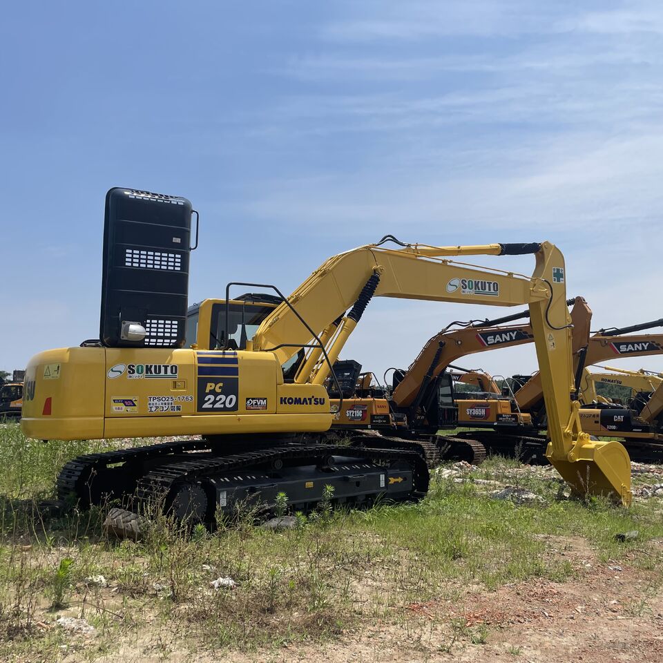 KOMATSU PC220 - Гусеничный экскаватор: фото 3 KOMATSU PC220 - Гусеничный экскаватор: фото 3