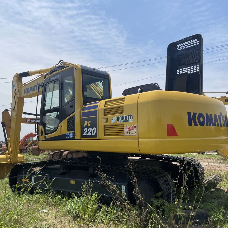 KOMATSU PC220 - Гусеничный экскаватор: фото 2 KOMATSU PC220 - Гусеничный экскаватор: фото 2