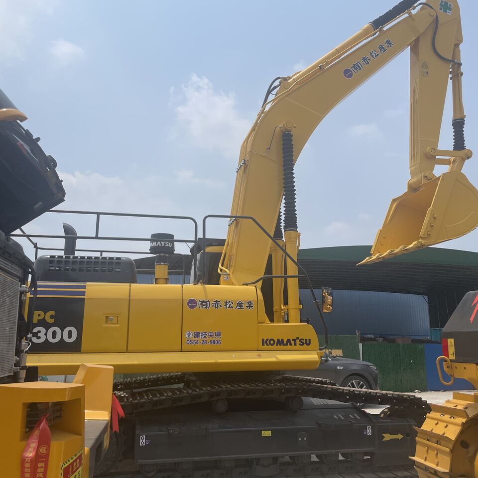 KOMATSU PC300 - Гусеничный экскаватор: фото 2 KOMATSU PC300 - Гусеничный экскаватор: фото 2