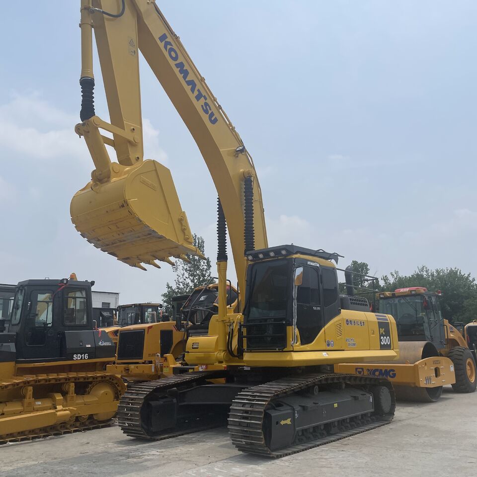 KOMATSU PC300 - Гусеничный экскаватор: фото 3 KOMATSU PC300 - Гусеничный экскаватор: фото 3