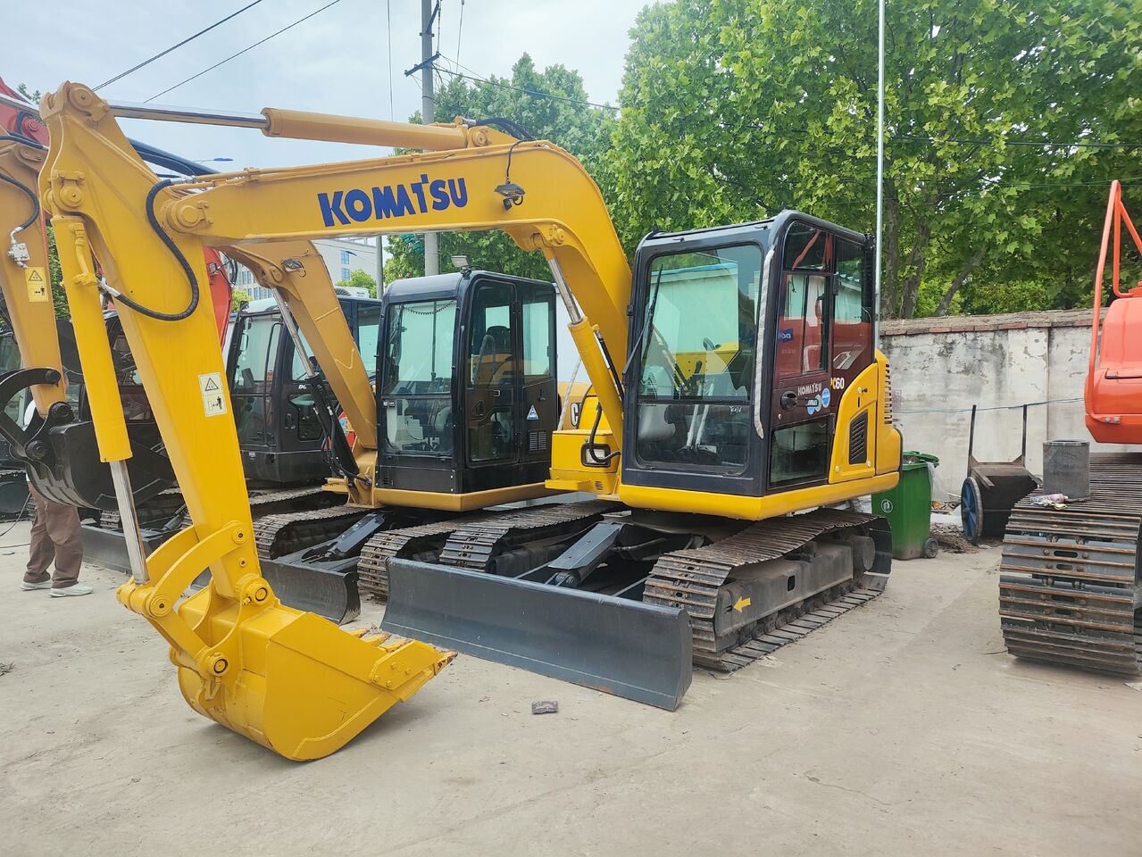 KOMATSU PC60 - Гусеничный экскаватор: фото 1 KOMATSU PC60 - Гусеничный экскаватор: фото 1