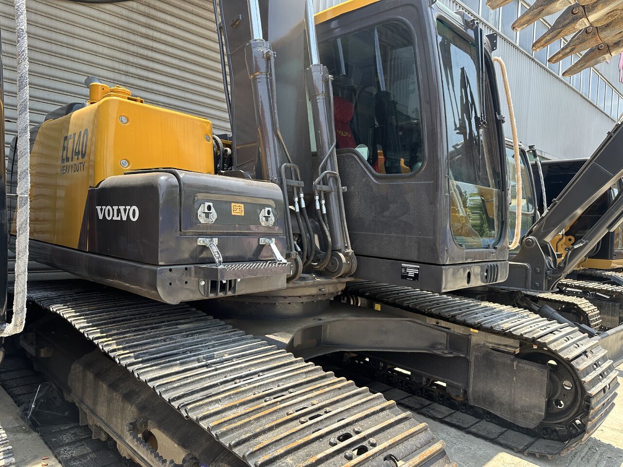 VOLVO EC140 - Гусеничный экскаватор: фото 2 VOLVO EC140 - Гусеничный экскаватор: фото 2
