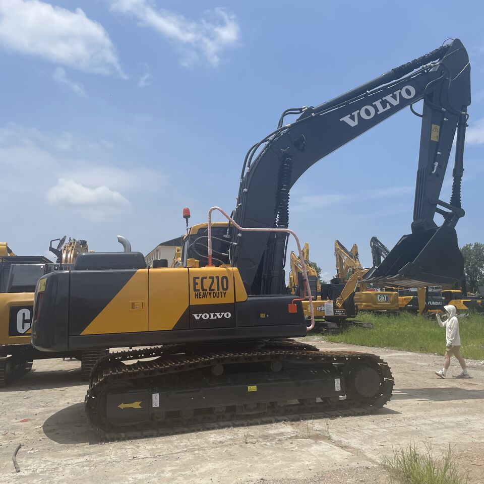 VOLVO EC210 - Гусеничный экскаватор: фото 1 VOLVO EC210 - Гусеничный экскаватор: фото 1