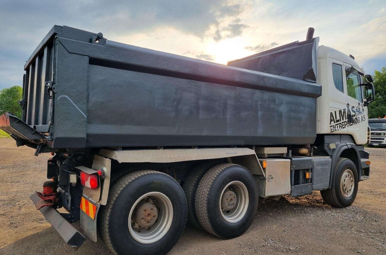 Самосвал Scania R560: фото 6