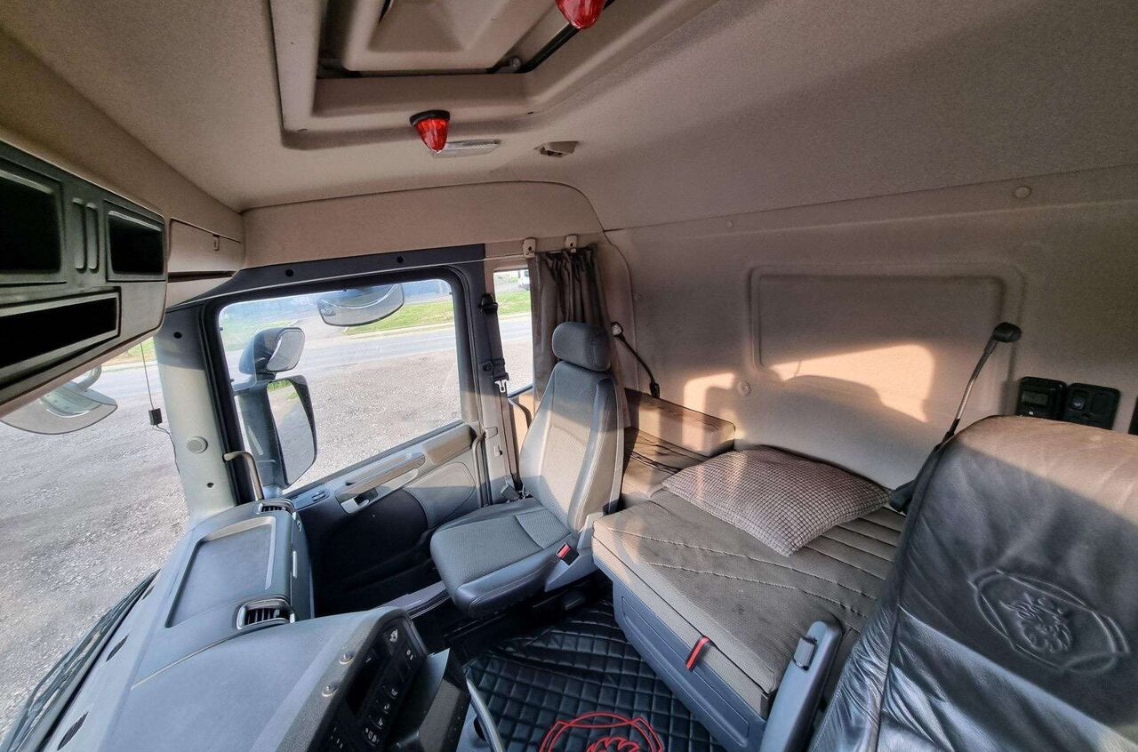 Самосвал Scania R560: фото 12