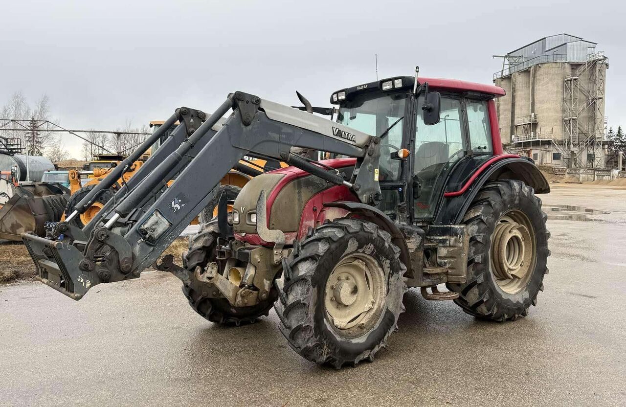 Valtra N141 - Трактор: фото 1 Valtra N141 - Трактор: фото 1