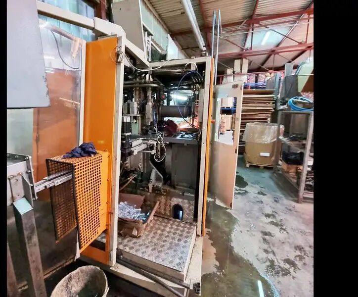 Used Blow Molding Machine Kosme 2003 - Полимерное оборудование: фото 4 Used Blow Molding Machine Kosme 2003 - Полимерное оборудование: фото 4