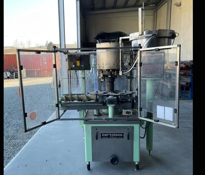 Used Capping Machine BERTOLASO plastic T stopper u - Упаковочное оборудование: фото 1 Used Capping Machine BERTOLASO plastic T stopper u - Упаковочное оборудование: фото 1