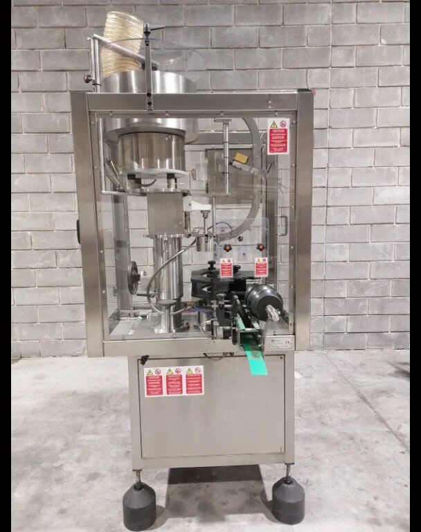 Used ENOLMECCANICA VALLEBELBO capping machine - Ye - Упаковочное оборудование: фото 1 Used ENOLMECCANICA VALLEBELBO capping machine - Ye - Упаковочное оборудование: фото 1