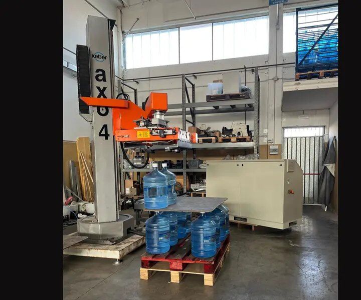 Used palettizer KEBER AXO4 700 bph - Упаковочное оборудование: фото 1 Used palettizer KEBER AXO4 700 bph - Упаковочное оборудование: фото 1