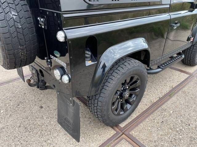 Land Rover Defender X tech with black pack - Легковой автомобиль: фото 3 Land Rover Defender X tech with black pack - Легковой автомобиль: фото 3