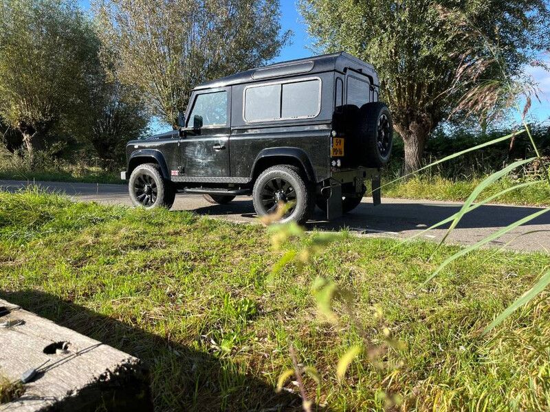 Land Rover Defender X tech with black pack - Легковой автомобиль: фото 1 Land Rover Defender X tech with black pack - Легковой автомобиль: фото 1