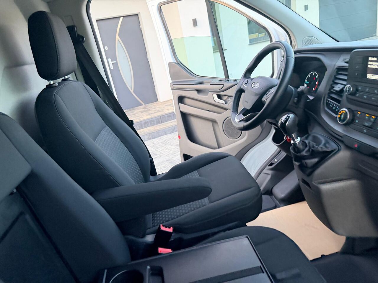 FORD Transit Custom - Цельнометаллический фургон: фото 3 FORD Transit Custom - Цельнометаллический фургон: фото 3