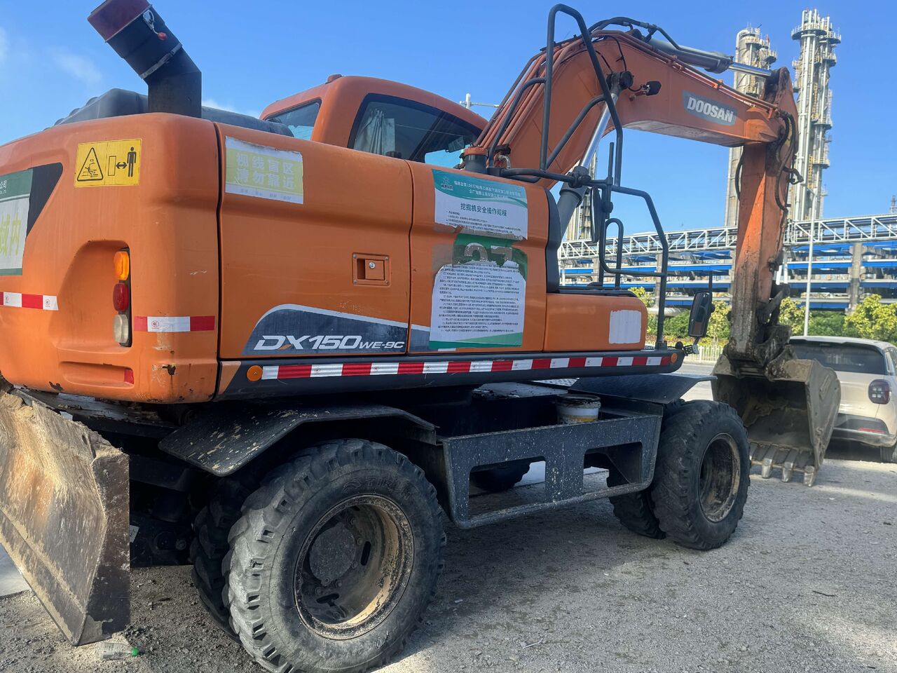 DOOSAN DX150W - Колёсный экскаватор: фото 4 DOOSAN DX150W - Колёсный экскаватор: фото 4