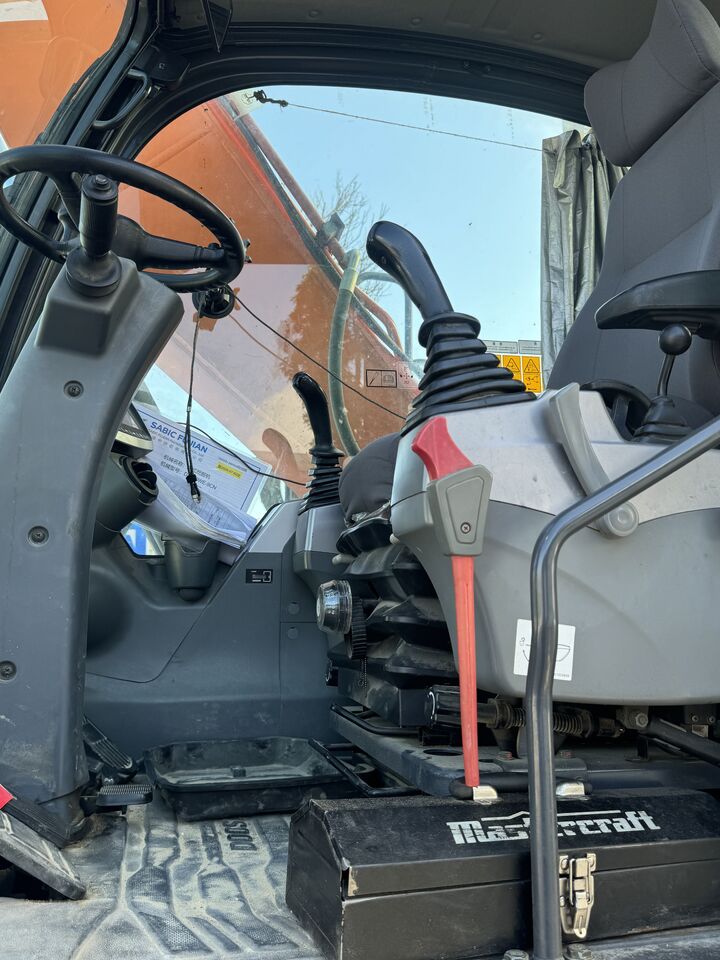 DOOSAN DX150W - Колёсный экскаватор: фото 2 DOOSAN DX150W - Колёсный экскаватор: фото 2