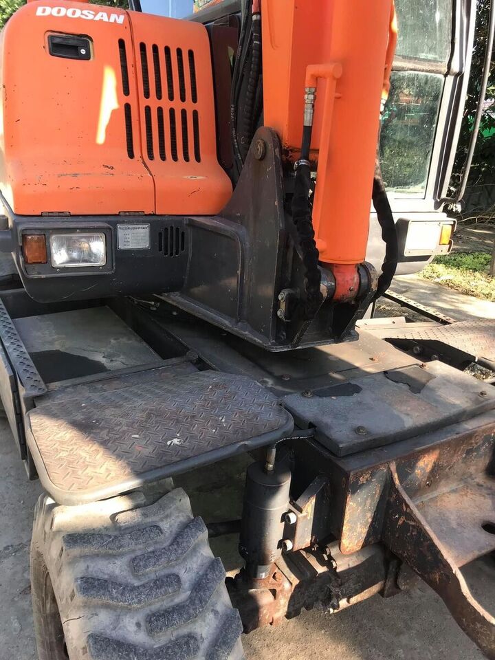 Doosan DX60 - Колёсный экскаватор: фото 3 Doosan DX60 - Колёсный экскаватор: фото 3