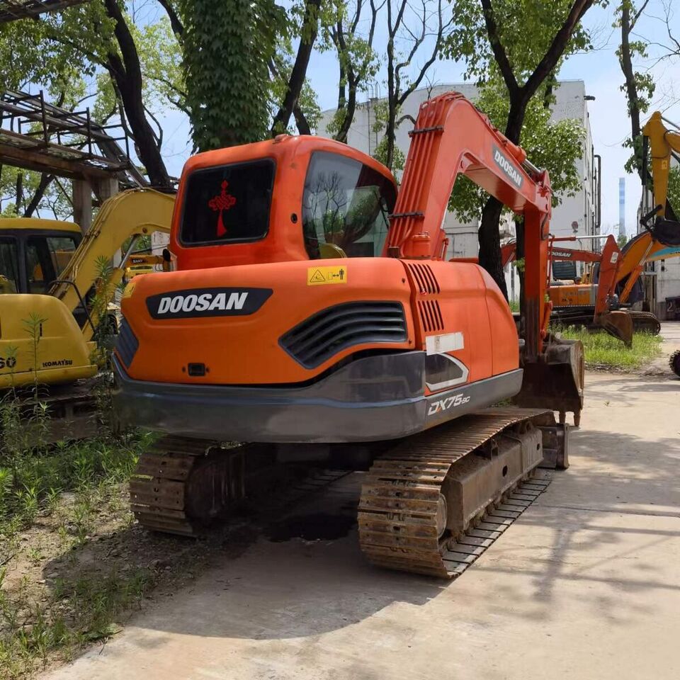 Doosan DX75 - Гусеничный экскаватор: фото 2 Doosan DX75 - Гусеничный экскаватор: фото 2