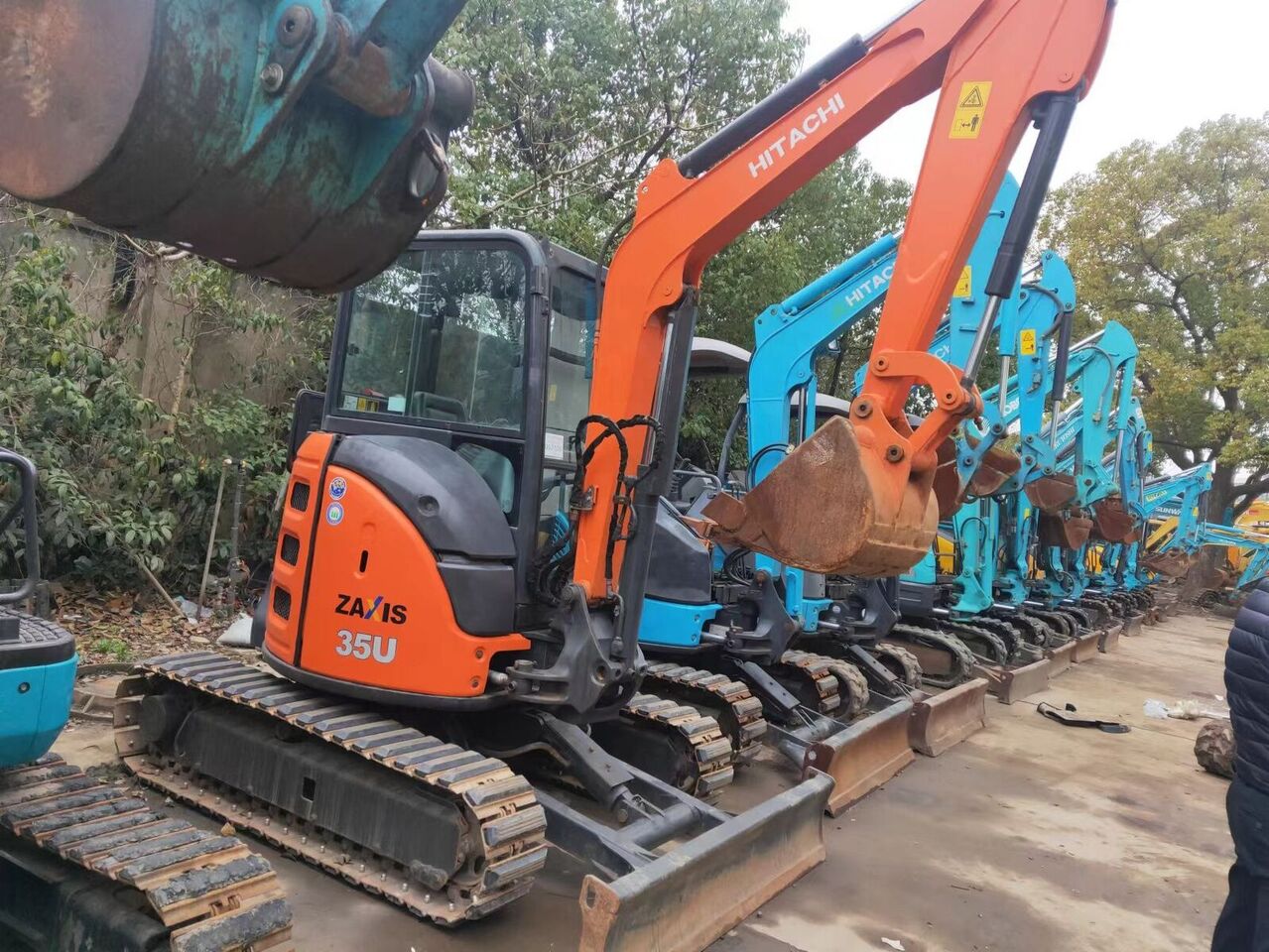 Hitachi ZX35U - Мини-экскаватор: фото 3 Hitachi ZX35U - Мини-экскаватор: фото 3