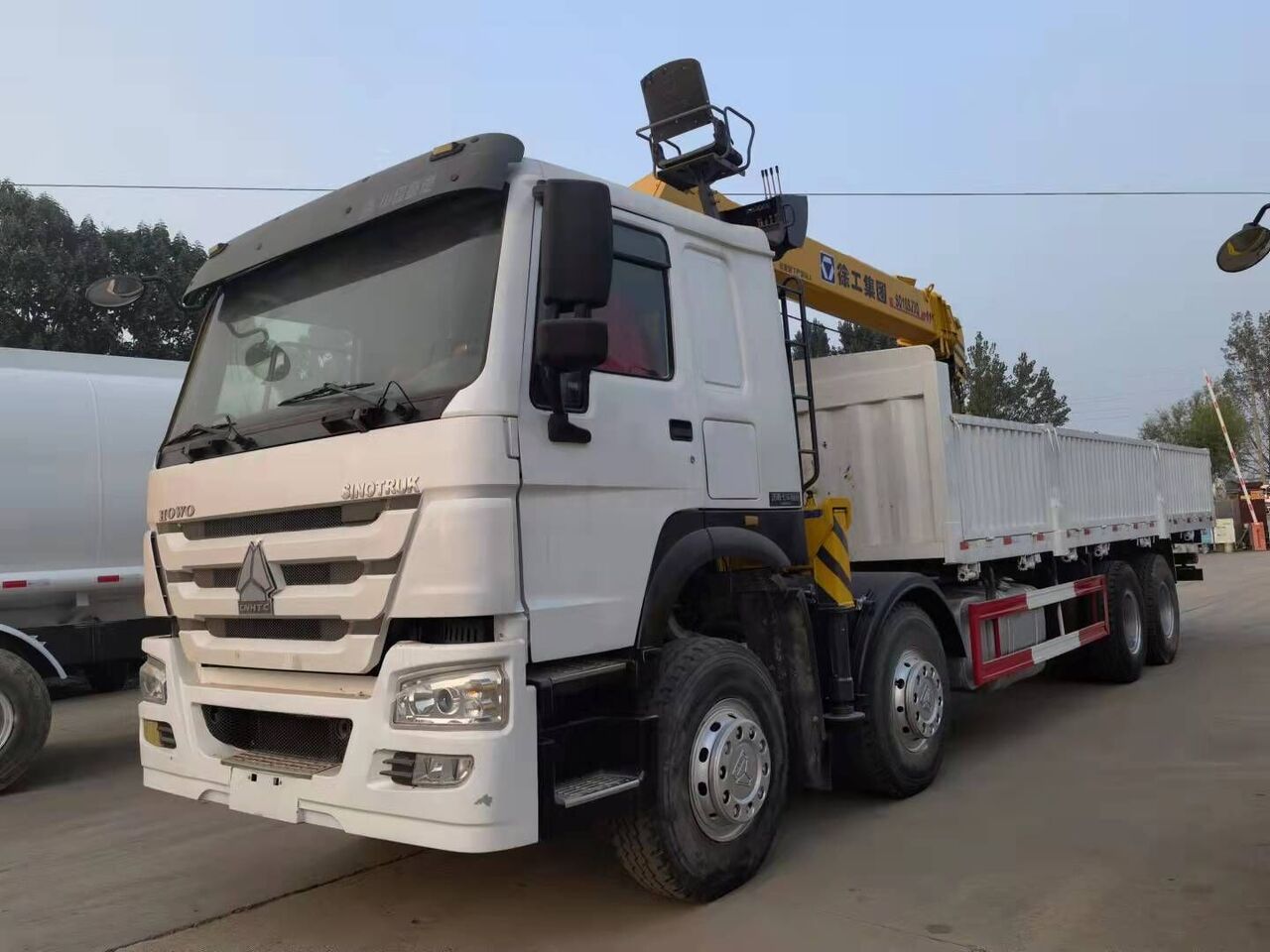 Howo 10TON - Грузовик бортовой/ Платформа, Автоманипулятор: фото 1 Howo 10TON - Грузовик бортовой/ Платформа, Автоманипулятор: фото 1