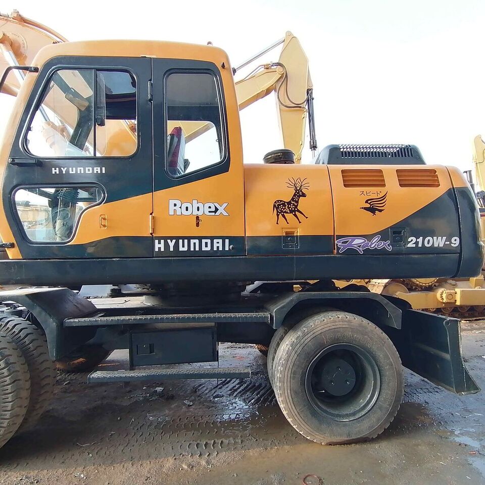 Hyundai R210W-9 - Колёсный экскаватор: фото 2 Hyundai R210W-9 - Колёсный экскаватор: фото 2