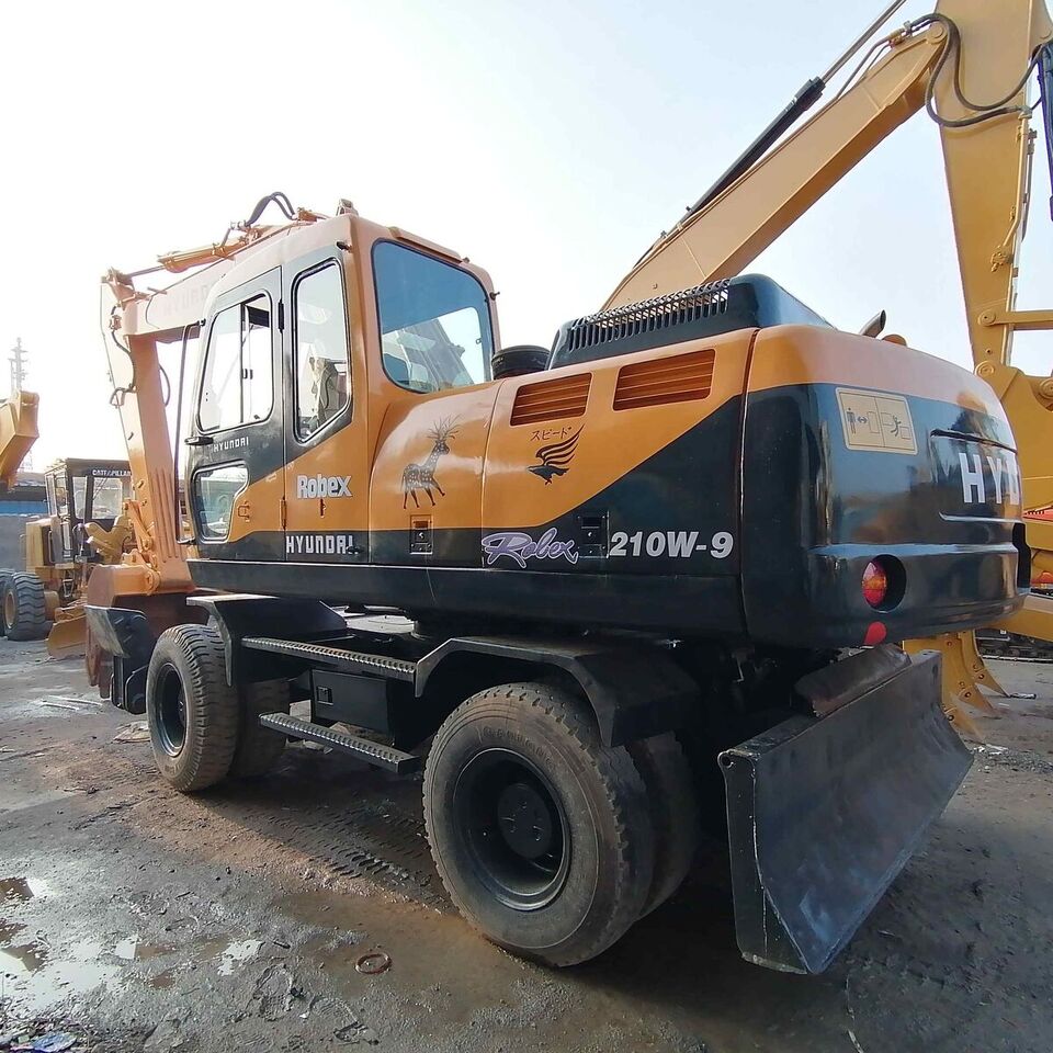 Hyundai R210W-9 - Колёсный экскаватор: фото 3 Hyundai R210W-9 - Колёсный экскаватор: фото 3