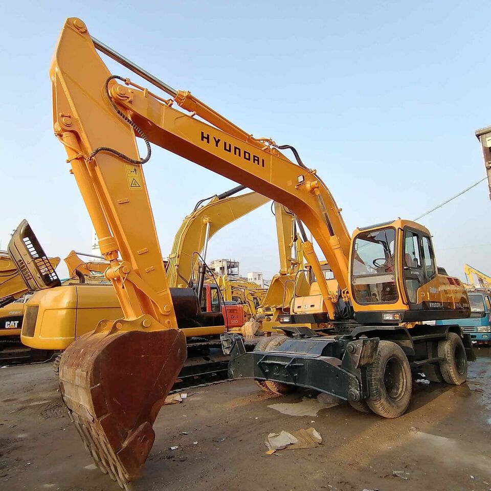 Hyundai R210W-9 - Колёсный экскаватор: фото 1 Hyundai R210W-9 - Колёсный экскаватор: фото 1