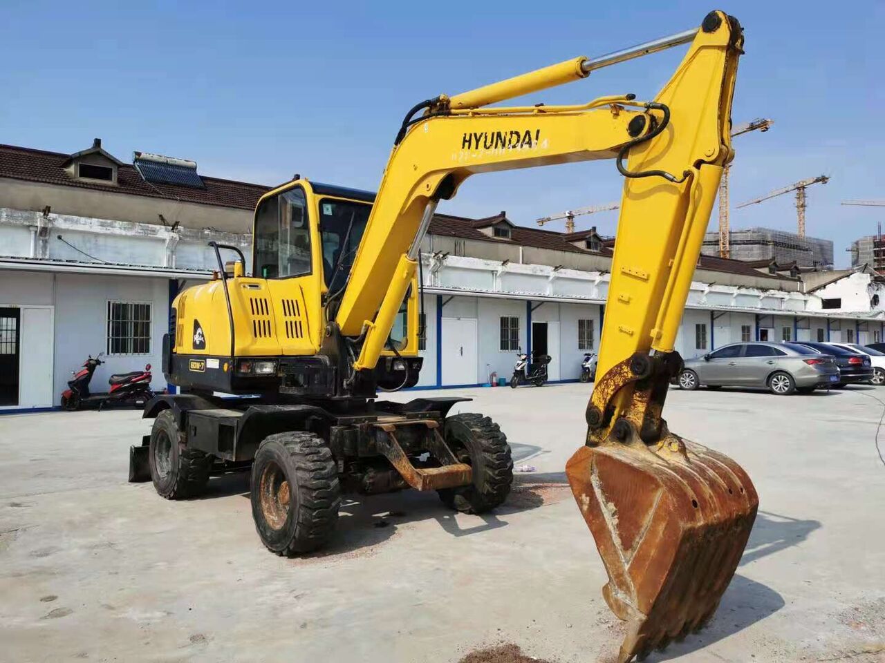 Hyundai R60W-7 - Колёсный экскаватор: фото 1 Hyundai R60W-7 - Колёсный экскаватор: фото 1
