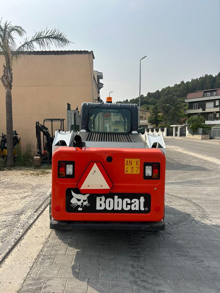 BOBCAT S550 - Мини-погрузчик с бортовым поворотом: фото 3 BOBCAT S550 - Мини-погрузчик с бортовым поворотом: фото 3
