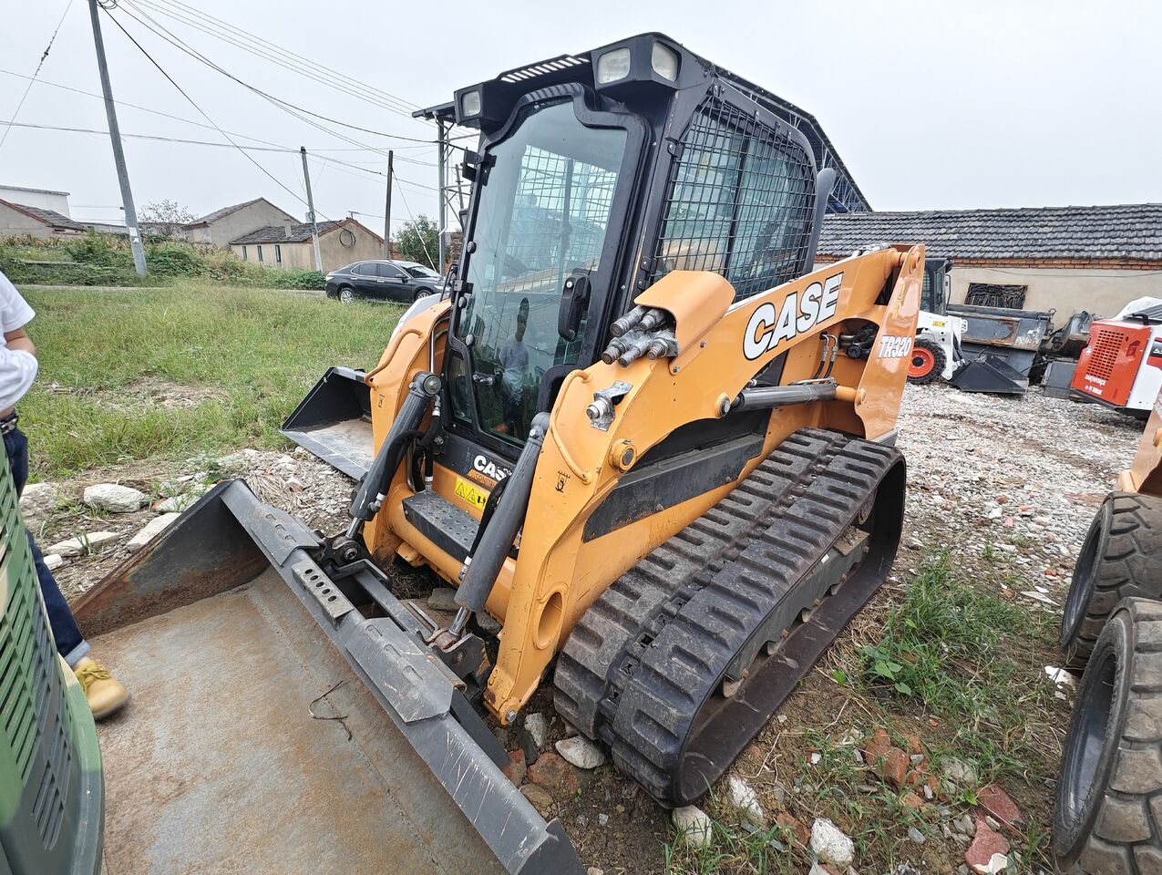 CASE TR320 skid steer loader - Мини-погрузчик с бортовым поворотом: фото 5 CASE TR320 skid steer loader - Мини-погрузчик с бортовым поворотом: фото 5
