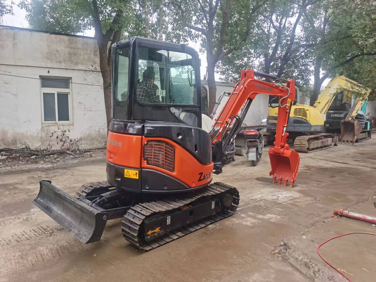 HITACHI ZX35U Mini Excavator - Мини-экскаватор: фото 2 HITACHI ZX35U Mini Excavator - Мини-экскаватор: фото 2